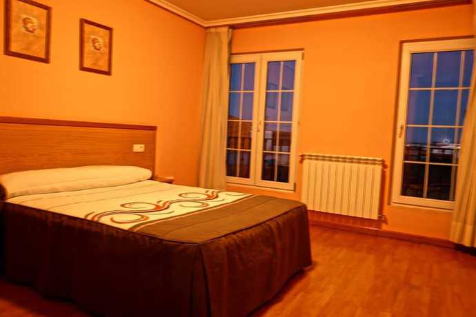 Imagen de la habitación del Hotel Reyes de Le&oacute;n. Foto 10
