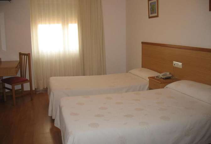 Imagen de la habitación del Hotel Reyes de Le&oacute;n. Foto 11