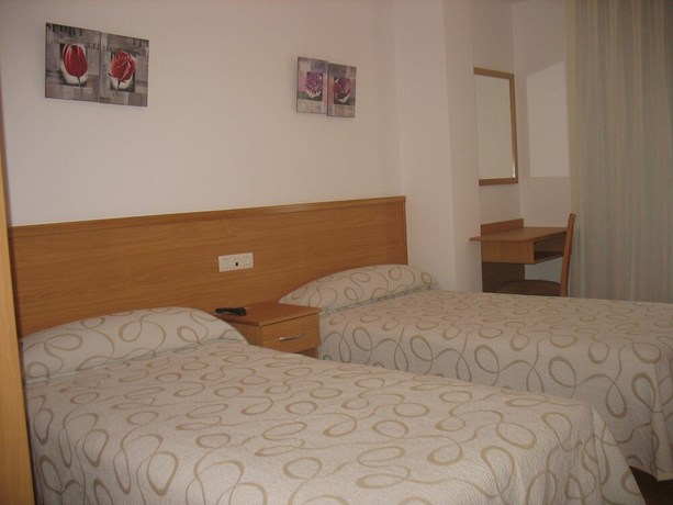 Imagen de la habitación del Hotel Reyes de Le&oacute;n. Foto 14