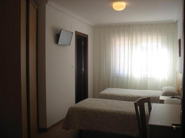 Imagen de la habitación del Hotel Reyes de Le&oacute;n. Foto 15