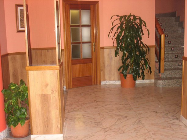 Imagen de los interiores del Hotel Reyes de Le&oacute;n. Foto 20