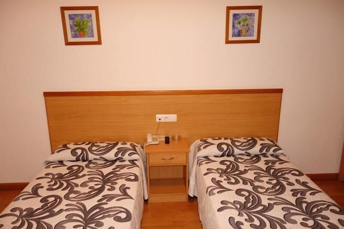 Imagen de la habitación del Hotel Reyes de Le&oacute;n. Foto 17