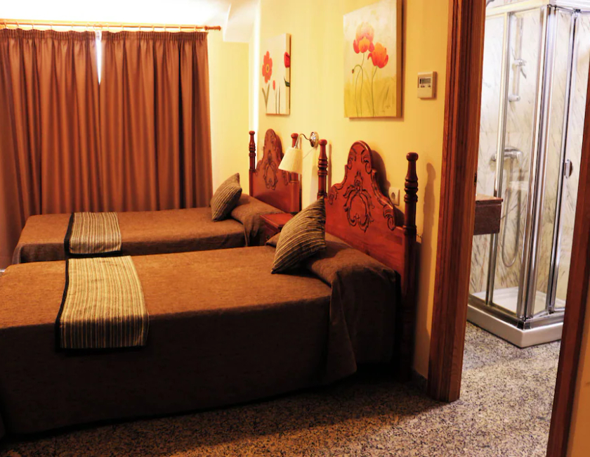 Imagen de la habitación del Hotel Reyesol. Foto 26