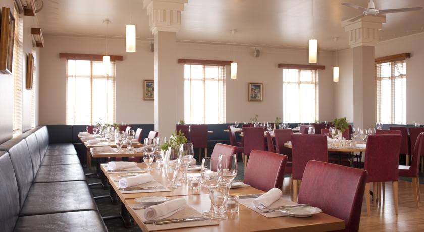 Imagen del bar/restaurante del Hotel Reynihlid. Foto 2