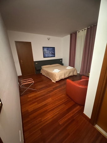 Imagen de la habitación del Hotel Rey's. Foto 1