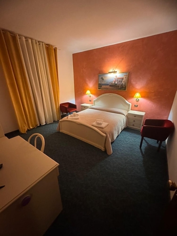 Imagen de la habitación del Hotel Rey's. Foto 3
