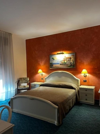 Imagen de la habitación del Hotel Rey's. Foto 4
