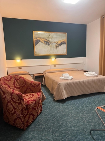 Imagen de la habitación del Hotel Rey's. Foto 5