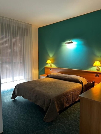 Imagen de la habitación del Hotel Rey's. Foto 6