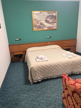 Imagen de la habitación del Hotel Rey's. Foto 7