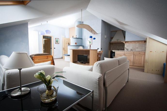 Imagen de los interiores del Hotel Rezia. Foto 13