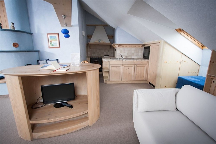 Imagen de los interiores del Hotel Rezia. Foto 14