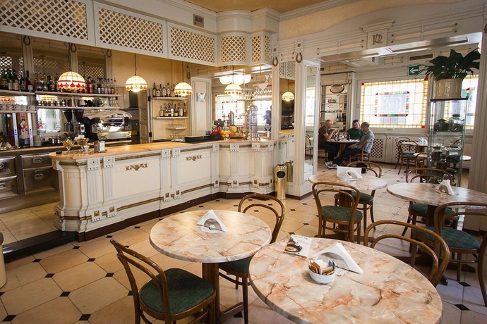 Imagen del bar/restaurante del Hotel Rezia. Foto 3