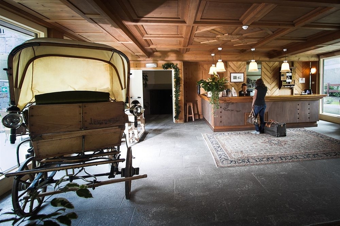 Imagen de los interiores del Hotel Rezia. Foto 15