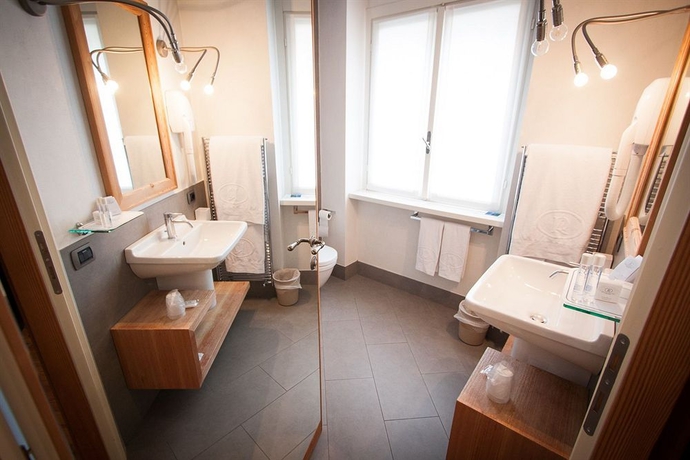 Imagen de la habitación del Hotel Rezia. Foto 7