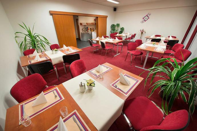 Imagen del bar/restaurante del Hotel Rezidence Emmy. Foto 3