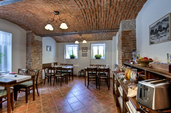 Imagen del bar/restaurante del Hotel Rezidence Villa Gloria. Foto 4
