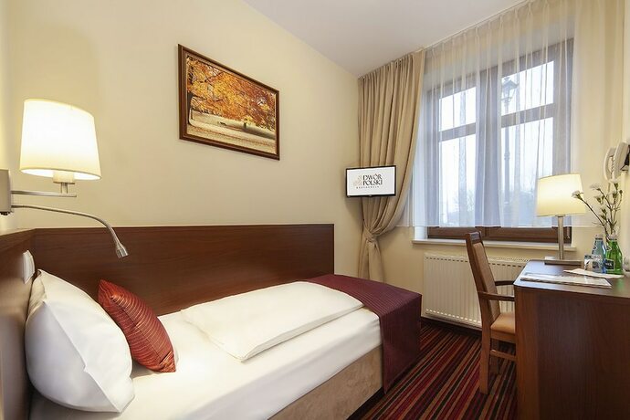 Imagen de la habitación del Hotel Rezydencja Dw&oacute;r Polski. Foto 12