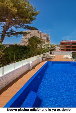 Imagen de la piscina del Hotel Rh Gijón. Foto 8