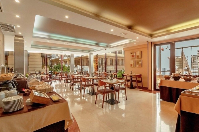 Imagen del bar/restaurante del Hotel Rh Sorolla Centro. Foto 4