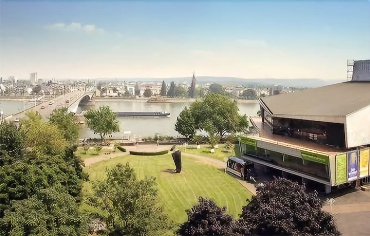 Imagen de los exteriores del Hotel Rheinland. Foto 14