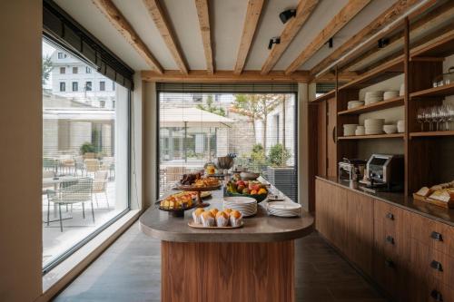 Imagen de los interiores del Hotel Rhin Garden. Foto 8