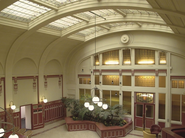 Imagen de los interiores del Hotel Rho. Foto 9