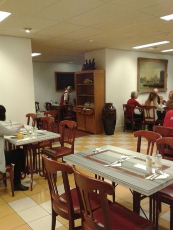 Imagen del bar/restaurante del Hotel Rho. Foto 3