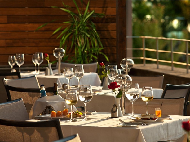 Imagen del bar/restaurante del Hotel Rhodes Bay and Spa. Foto 8