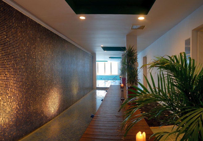 Imagen de la piscina del Hotel Rhodes Bay and Spa. Foto 16