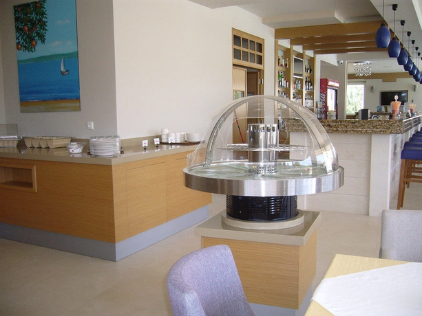 Imagen del bar/restaurante del Hotel Rhodian Rose. Foto 2