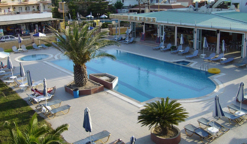 Imagen de la piscina del Hotel Rhodian Rose. Foto 9