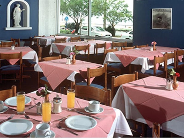 Imagen del bar/restaurante del Hotel Rhodos Beach. Foto 7