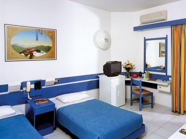 Imagen de la habitación del Hotel Rhodos Beach. Foto 8