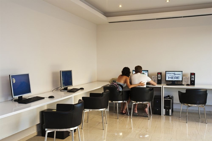 Imagen general del Hotel Rhodos Horizon Marina - Adults Only. Foto 2