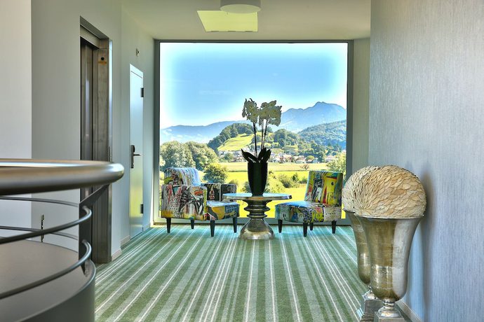 Imagen de los interiores del Hotel Rhy. Foto 17