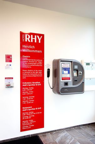Imagen del bar/restaurante del Hotel Rhy. Foto 6