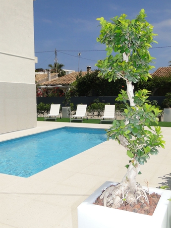 Imagen de la piscina del Hotel Rhys Denia - Only Adults. Foto 8