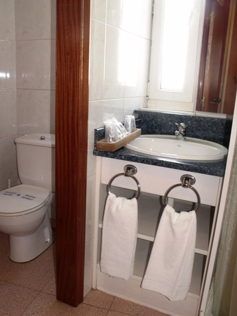 Imagen de la habitación del Hotel Ria De Bilbao. Foto 8