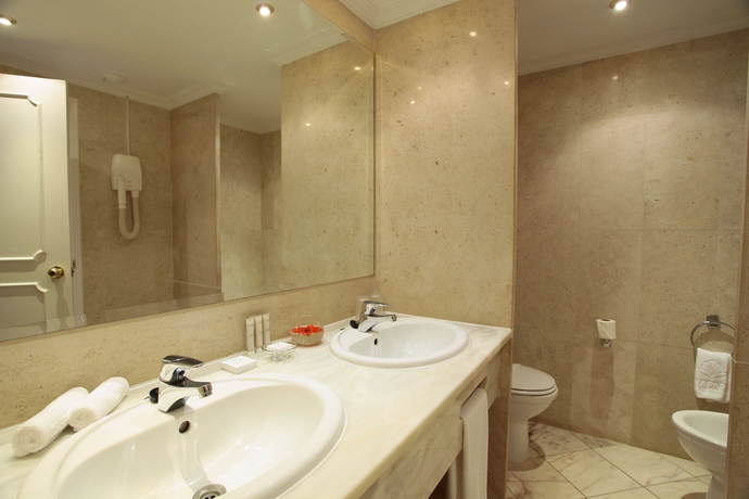 Imagen de la habitación del Hotel Ria Park Garden. Foto 6