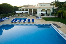 Imagen de la piscina del Hotel Ria Plaza Resort. Foto 5