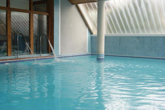 Imagen de la piscina del Hotel Ría De Suances. Foto 18