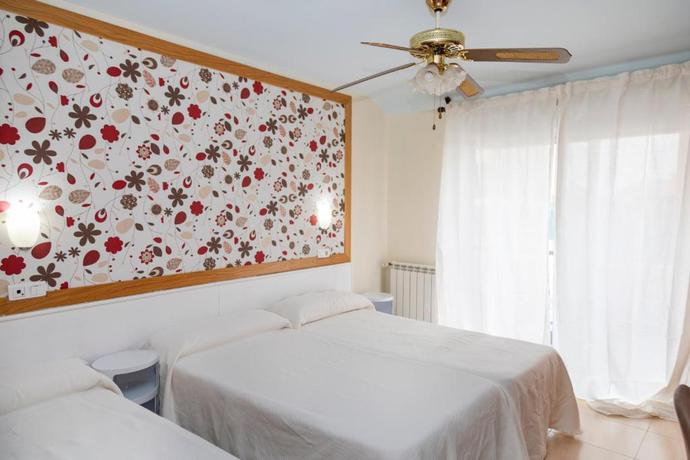 Imagen de la habitación del Hotel Ría De Suances. Foto 2