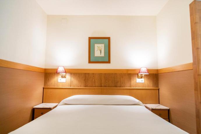 Imagen de la habitación del Hotel Ría De Suances. Foto 3