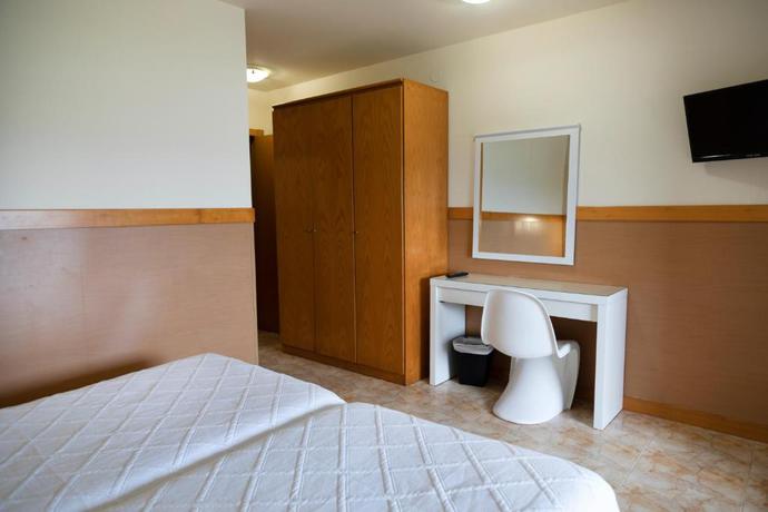 Imagen de la habitación del Hotel Ría De Suances. Foto 5