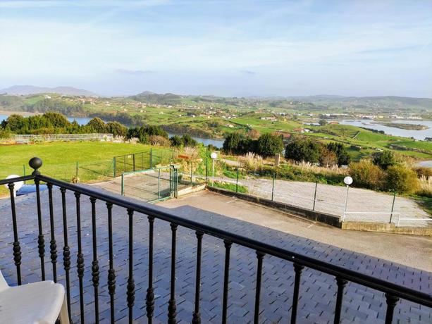 Imagen de los exteriores del Hotel Ría De Suances. Foto 15