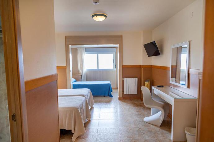 Imagen de la habitación del Hotel Ría De Suances. Foto 14