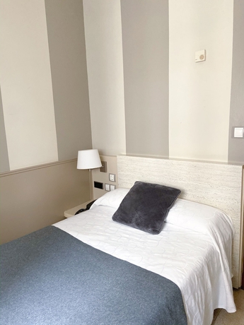 Imagen de la habitación del Hotel Río Arga. Foto 3