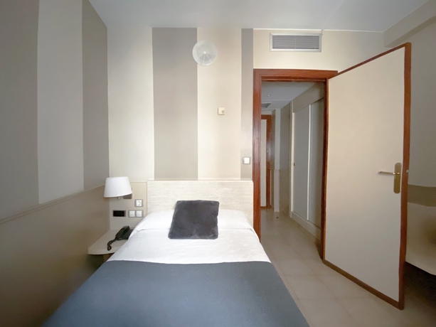 Imagen de la habitación del Hotel Río Arga. Foto 4