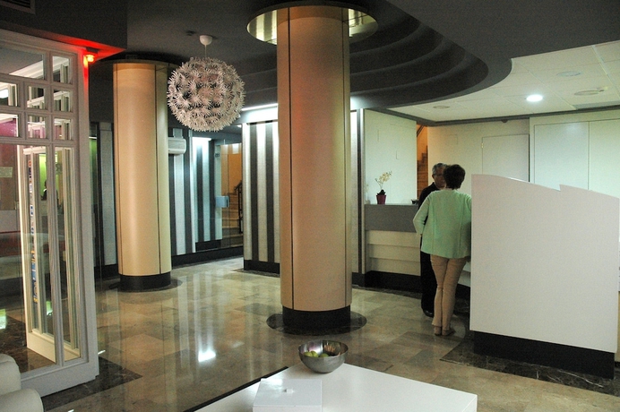 Imagen de los interiores del Hotel Río Arga. Foto 17